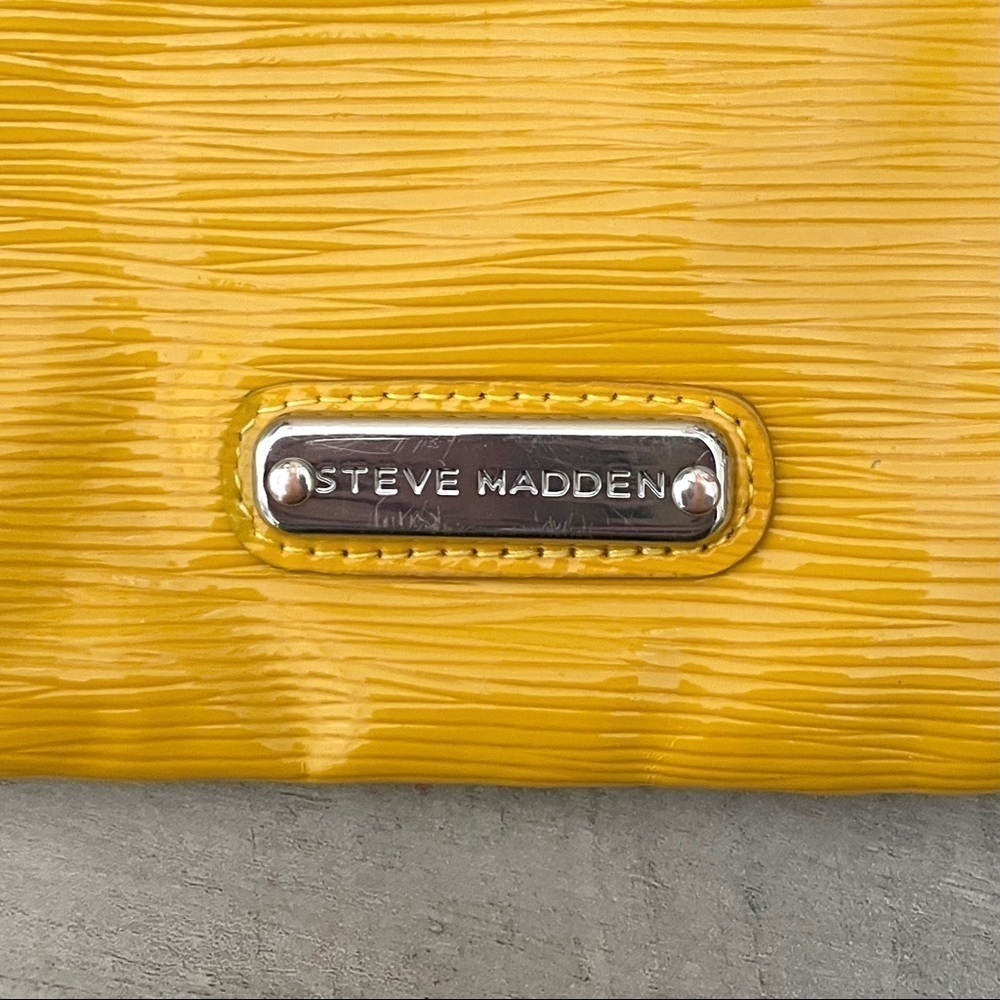 Steve Madden Glossy Patent Mustard Yellow Chain Link Crossbody Bag - Picture 9 of 11